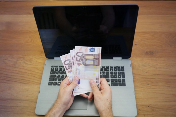 Ilustračný obrázok k článku Nakupujete na online bazároch? POZOR, polícia varuje pred podvodníkmi!