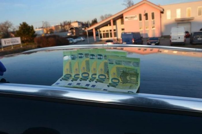 Ilustračný obrázok k článku Prehliadka odhalila veľký úlovok: Polícia v Banskej Bystrici natrafila na auto plné drog