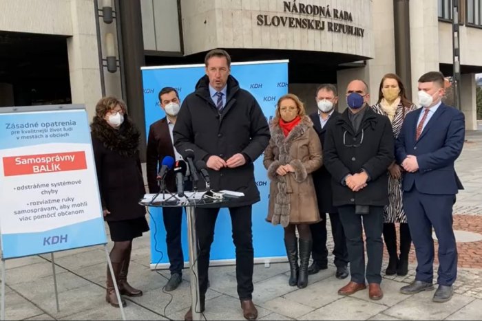 Ilustračný obrázok k článku Rozviažte samosprávam ruky, vyzýva vládu KDH. Hnutie predstavilo balík 17 riešení