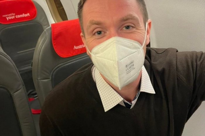 Ilustračný obrázok k článku Veľké ODHALENIE Nicholsonovej: Ako som nachytala "OUCU" s respirátorom v 1. triede! FOTO