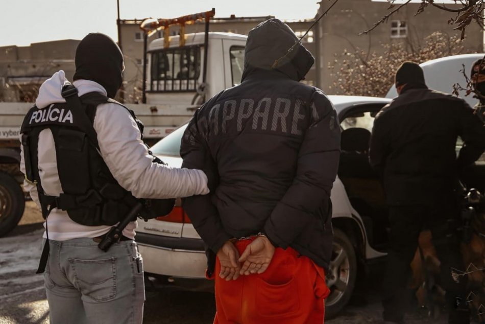 Ilustračný obrázok k článku Nitrianski policajti zadržali dílera: Zaistili u neho 170 dávok drog!