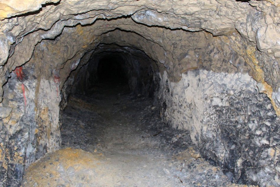 Ilustračný obrázok k článku Dlhá chodba ukrýva spiacich netopierov: Boli ste už v štôlni nad Bystricou? FOTO