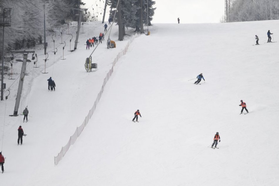 Ilustračný obrázok k článku Lyžiarske trate v stredisku na Jahodnej opäť otvorili: Akú sú snehové podmienky?