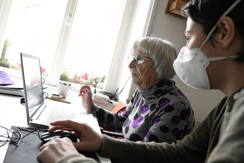 Ilustračný obrázok k článku Starší Bystričania môžu využiť novú službu: Dočkajú sa pomoci od dobrovoľníkov