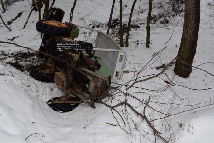 Ilustračný obrázok k článku Kuriózna nehoda: Východniar si vyrobil doma traktor a takto to dopadlo, FOTO