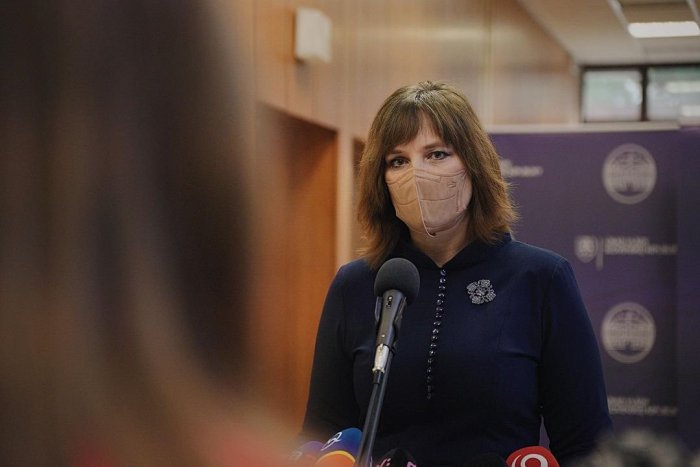 Ilustračný obrázok k článku Remišová: Ak omikron nezaplní nemocnice, mali by sme sa vrátiť do NORMÁLU