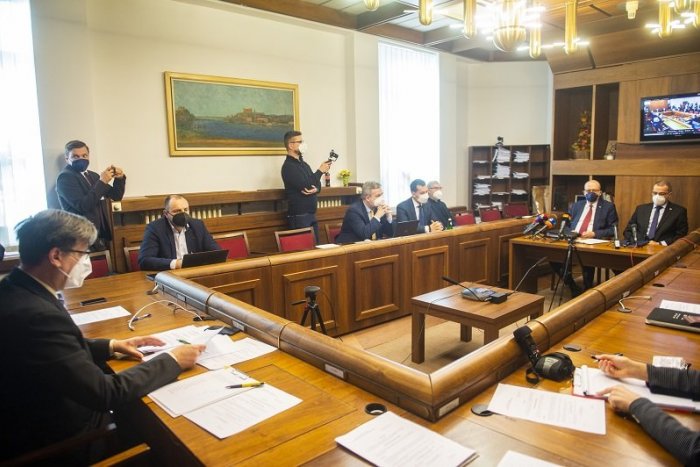 Ilustračný obrázok k článku Divadlo, cirkus, neúcta? Výbor k Žilinkovi opäť nebol uznášaniaschopný