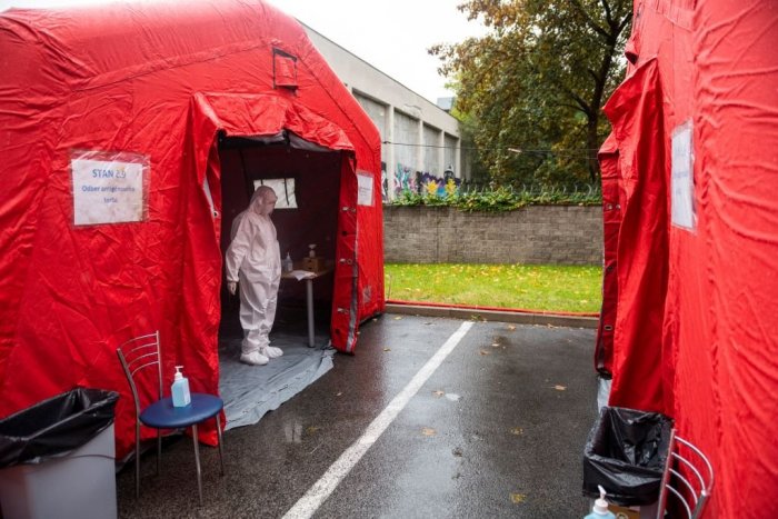 Ilustračný obrázok k článku Už 20 nemocníc chystá triážne stany, pripravujú na zvýšený nápor pacientov a 4. VLNU