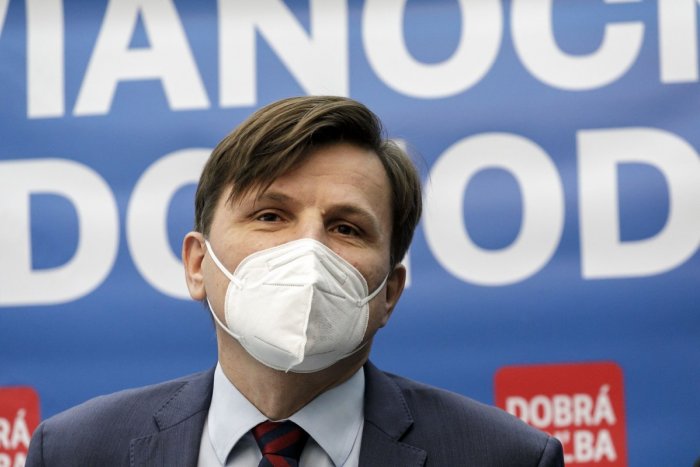 Ilustračný obrázok k článku Hlina: Podnikatelia úverujú krajinu. Testovanie aj pandemickú PN má preplácať štát!