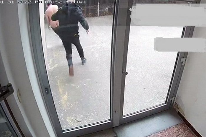 Ilustračný obrázok k článku Kuriózne VLÁMANIE v Bratislave: NEUVERITEĽNÉ, čo urobil muž po vniknutí do masážneho salóna