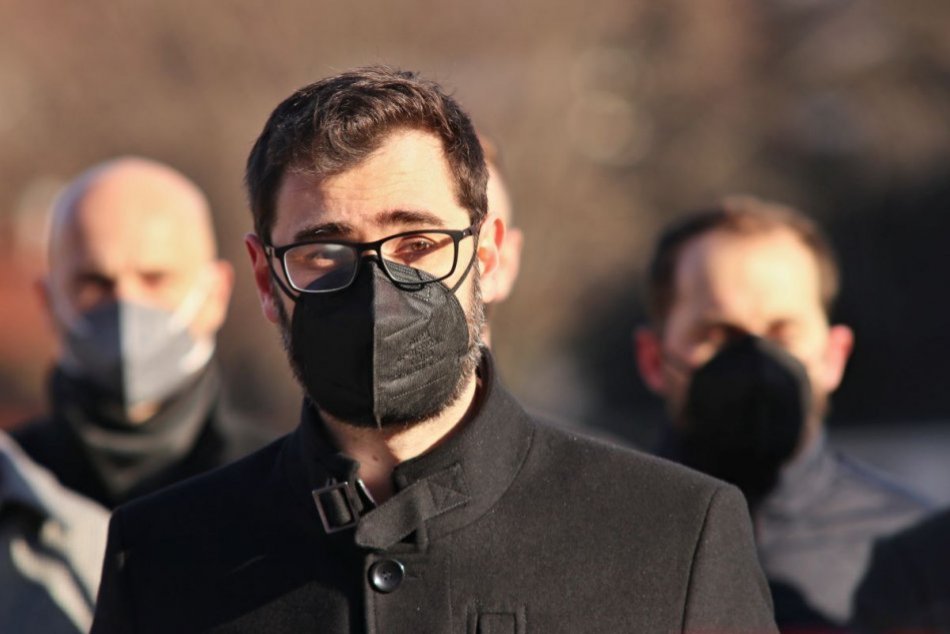 Ilustračný obrázok k článku Primátor Nitry mal pozitívny test na Covid-19: Úradovať bude z domu