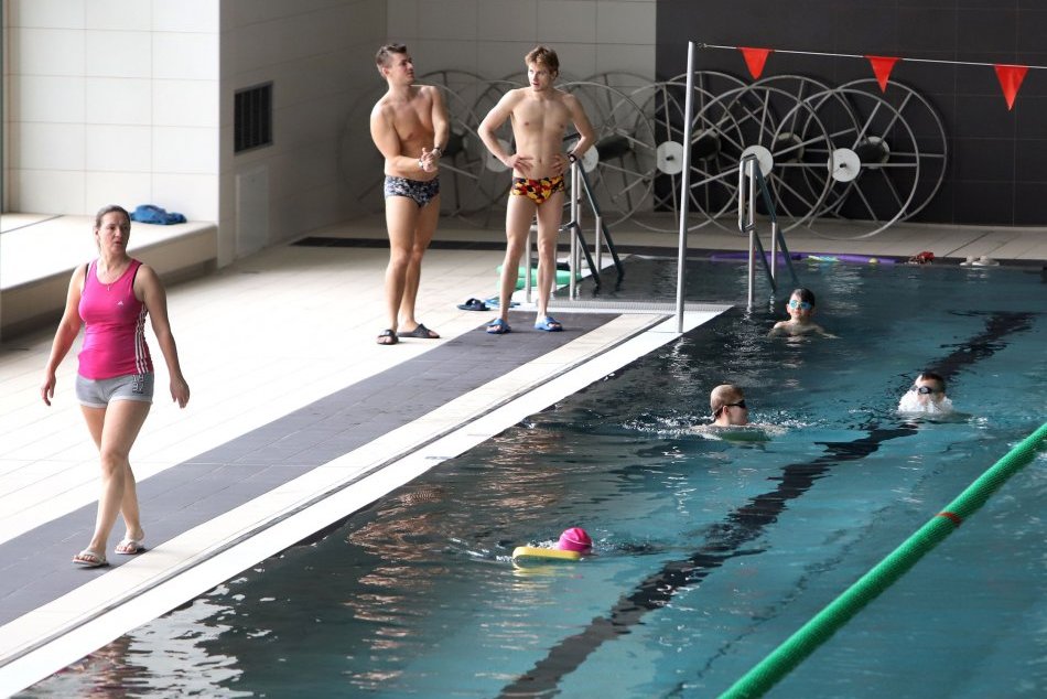 Ilustračný obrázok k článku Bystrická plaváreň je opäť OTVORENÁ: Klobúk dole pred AKTIVITOU zamestnancov