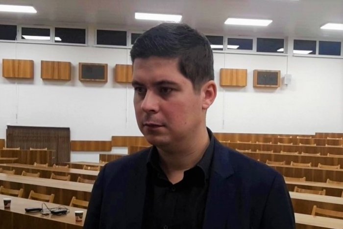 Ilustračný obrázok k článku Petra Máťoša delí od cieľa už len KROK: Šéfovať môže celému Trenčianskemu kraju