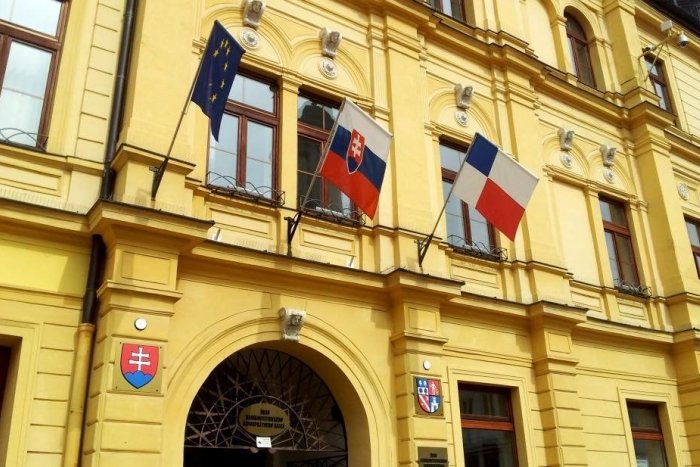 Ilustračný obrázok k článku HLASUJTE: Kto by si mohol "vyboxovať" post župana BBSK? V hre je viacero zaujímavých mien