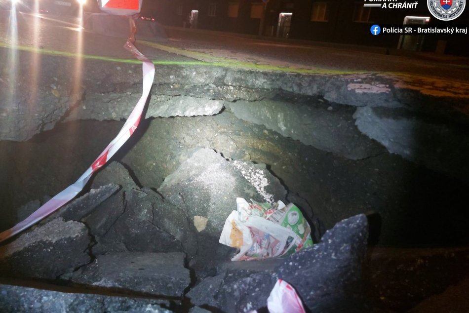 Ilustračný obrázok k článku PREPADNUTÁ vozovka na Vajnorskej mení dopravu:  TIETO linky sú presmerované