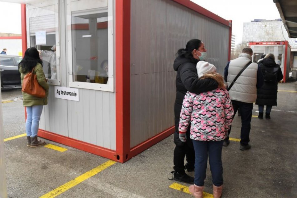 Ilustračný obrázok k článku V Nitrianskom kraji pribúdajú STOVKY pozitívnych: Koľko ľudí má Covid-19?