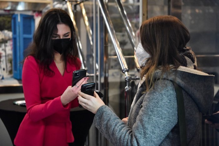 Ilustračný obrázok k článku Skončila vám 5-dňová izolácia? Potvrdenie o prekonaní covidu tak skoro neuvidíte