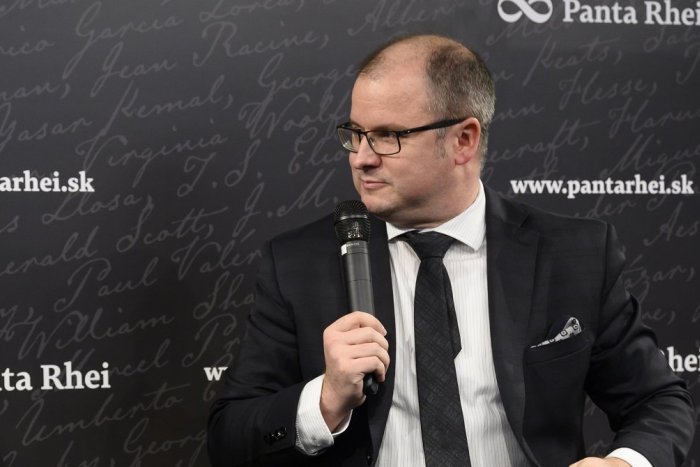 Ilustračný obrázok k článku SVET O SLOVENSKU: Salva vulgárnych slov! Na Merčiakovi sa ZABÁVAJÚ aj v Česku