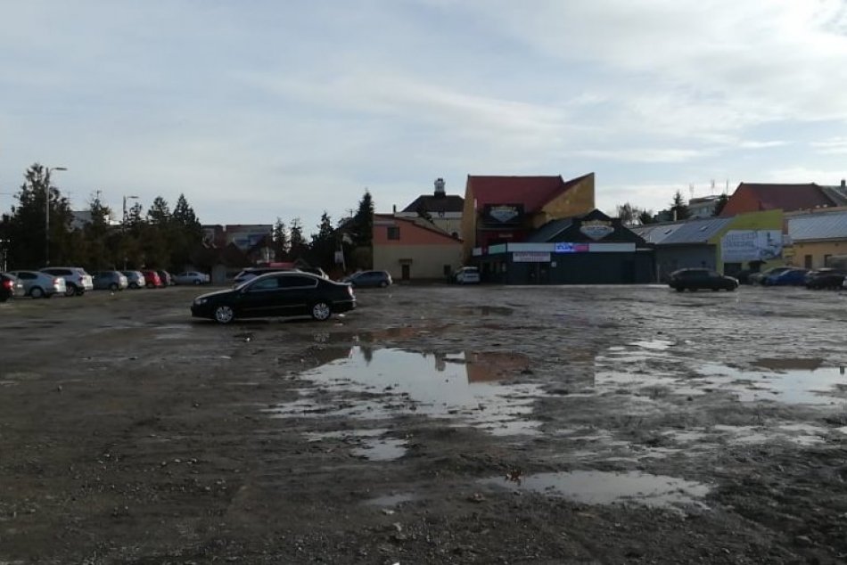 Ilustračný obrázok k článku Michalovce investujú do opravy chodníkov a ciest viac ako MILIÓN eur