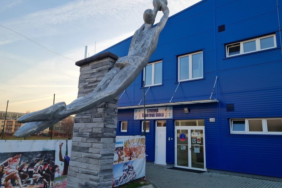 Ilustračný obrázok k článku Socha v Trenčíne dostala nový nádych: Navyše ju presunuli inde, FOTO