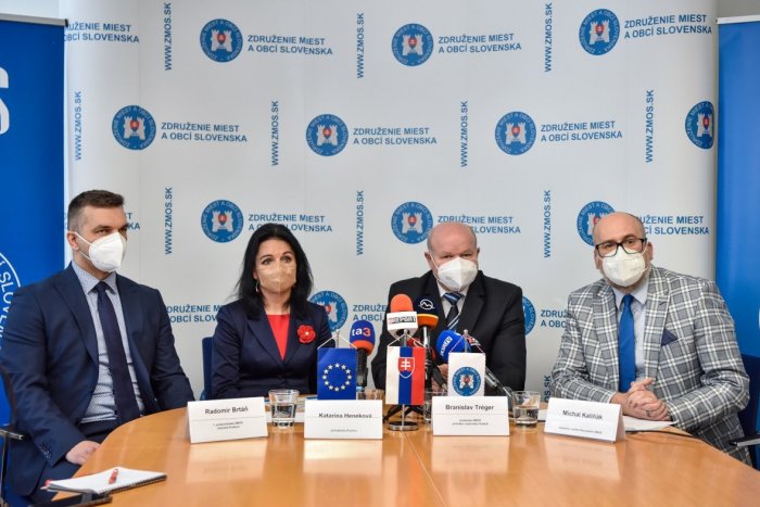 Ilustračný obrázok k článku Mestá a obce sa vrhli na pomoc Ukrajine: ZMOS ich chce dočasne odbremeniť od povinností