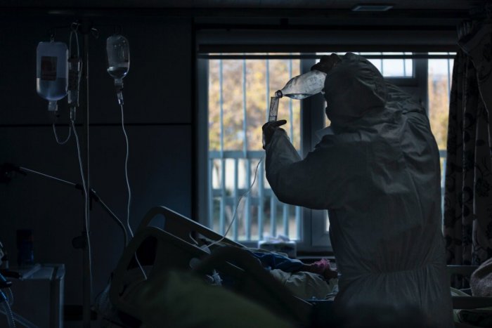 Ilustračný obrázok k článku Koronavírus: Na pľúcnej ventilácii je 99 pacientov, ale len TRAJA zaočkovaní!