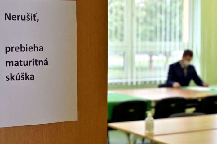 Ilustračný obrázok k článku Mali by sa maturity zrušiť aj tento rok? TAKTO to vidia známe bystrické školy