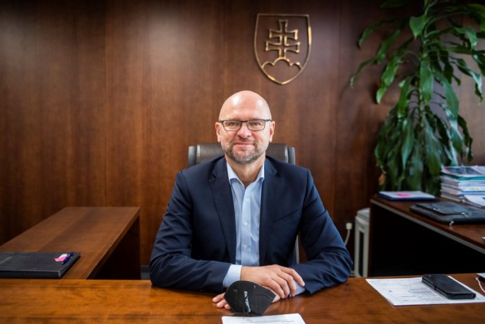 Ilustračný obrázok k článku PRIZNANIE Sulíka: Pri zákone o zdanení ZÁMERNE obišiel elektrárne! Hrozí im KRACH?