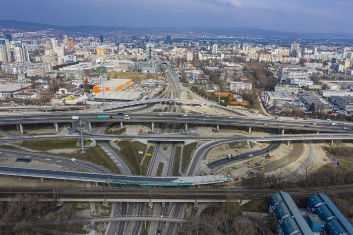 Ilustračný obrázok k článku Skvelá správa pre vodičov: Prestavba križovatky Prievoz/Nivy je po troch rokoch ukončená