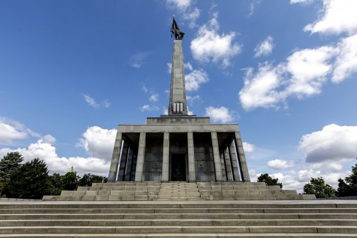 Ilustračný obrázok k článku Ikonické slovenské dominanty naraz ZHASNÚ: Tvrdý odkaz pre vládu!