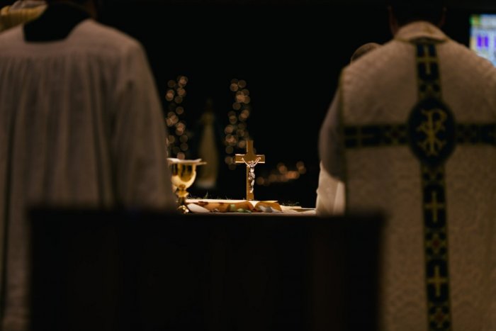 Ilustračný obrázok k článku Viete o ZNEUŽÍVANÍ detí kňazmi? Nahlásiť to môžete už aj v Bystrici