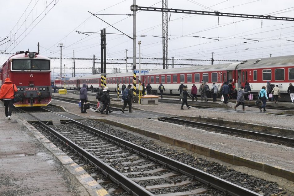 Ilustračný obrázok k článku Cestujete vlakom aj autobusom? Možnosti prestupu si nájdete RÝCHLEJŠIE