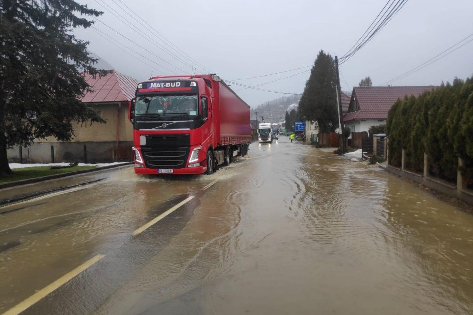 Ilustračný obrázok k článku VIDEO: Víchrica Ylenia už bičuje Slovensko! Na týchto miestach zanechala SPÚŠŤ