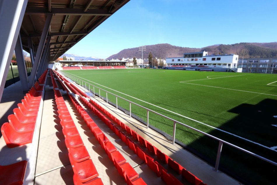 Ilustračný obrázok k článku K dokončeniu už veľa nechýba: Takto vyzerá vynovený športový stánok v Bystrici, FOTO