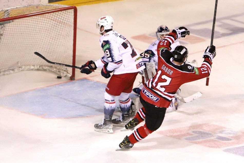 Ilustračný obrázok k článku Pohronské derby ako sa patrí: Dramatický duel Bystrice so Zvolenom rozhodli až nájazdy, FOTO