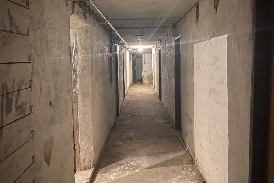 Ilustračný obrázok k článku Slováci majú obavy o bezpečnosť: Ako sú na tom CO kryty v Bystrici?