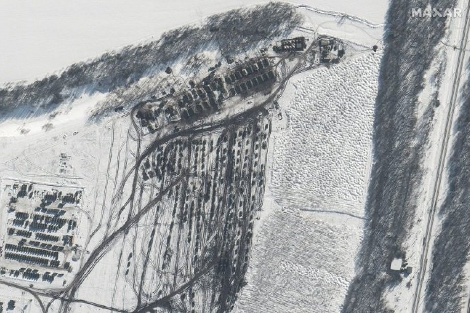 Ilustračný obrázok k článku Ruské sily sa rozptyľujú na pozície pri hranici Ukrajiny, ukazujú satelitné snímky