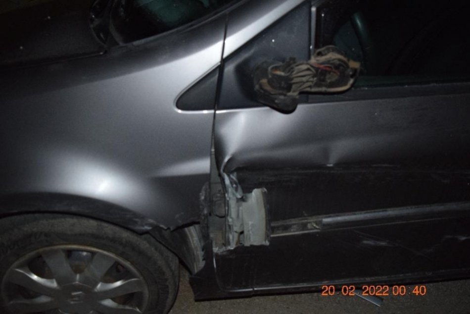 Ilustračný obrázok k článku Nočnou Revúcou jazdil opitý vodič: Odniesli si to ďalšie 2 autá, FOTO