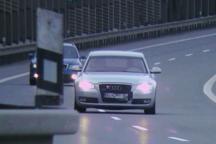 Ilustračný obrázok k článku Vodič na R1 šliapol na plyn: Potom spravil niečo, čo by ste NIKDY nemali robiť!