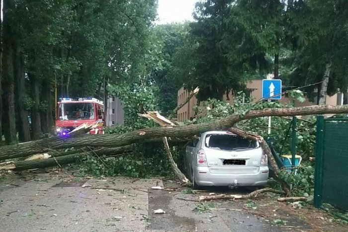 Ilustračný obrázok k článku Cez Európu sa rúti silný VETRISKO a búrky: VYČÍŇANIE počasia udrie aj na Slovensko!