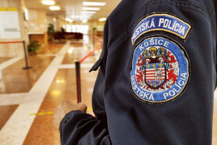 Ilustračný obrázok k článku Muž si chcel siahnuť na život. Zachránili ho mestskí policajti