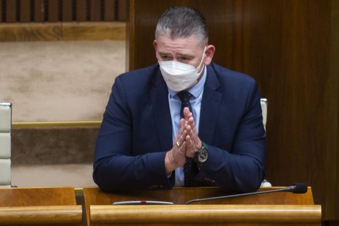 Ilustračný obrázok k článku Mikulec bude ČELIŤ ďalšiemu odvolávaniu z funkcie ministra vnútra: USTOJÍ to aj teraz?