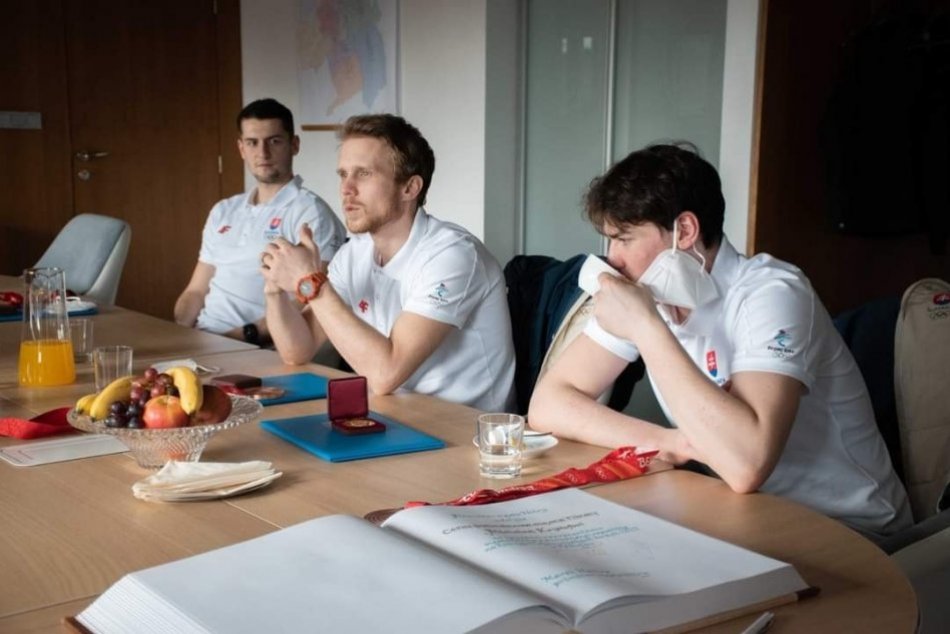 Ilustračný obrázok k článku Na mestskom úrade privítali bronzových hokejistov: Od primátora dostali cenu