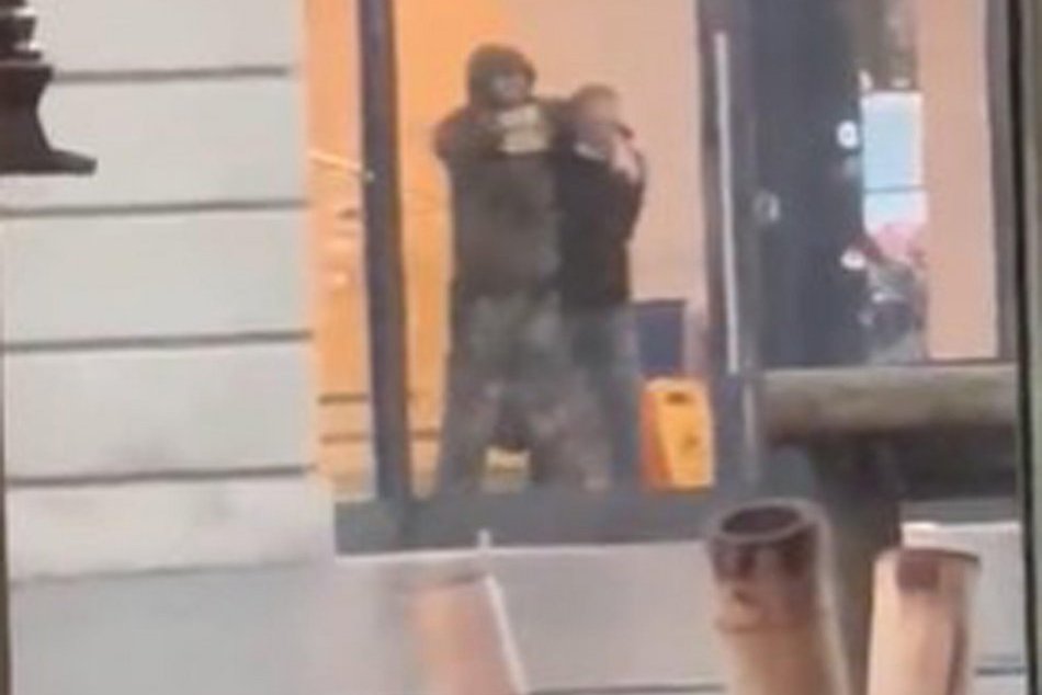 Ilustračný obrázok k článku Rukojemnícka dráma v Holandsku: Ozbrojený muž požadoval výkupné, FOTO