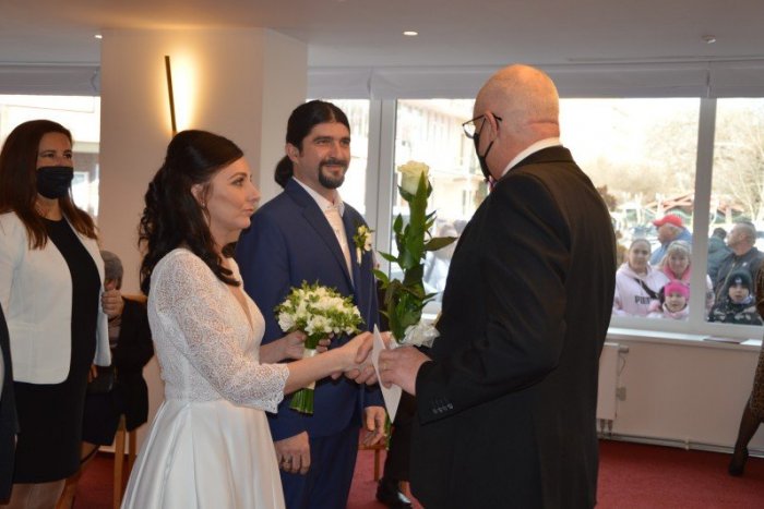 Ilustračný obrázok k článku Učaroval im magický dátum: Svoje "áno" si v Šali povedali aj 22.2.2022