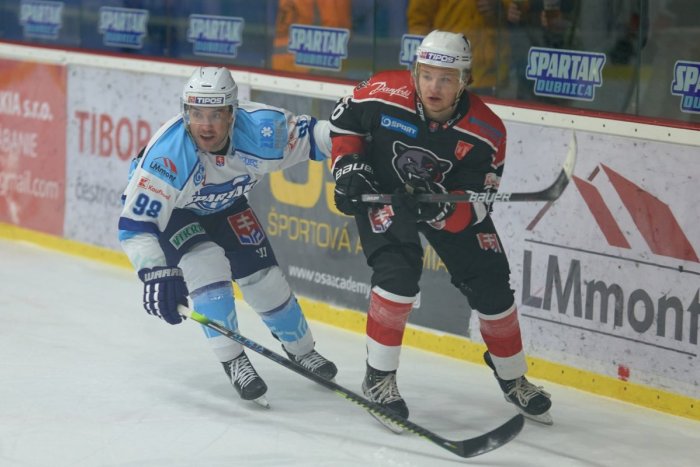 Ilustračný obrázok k článku Poškodená ľadová plocha na bystrickom štadióne: Považské derby sa KONTUMOVALO