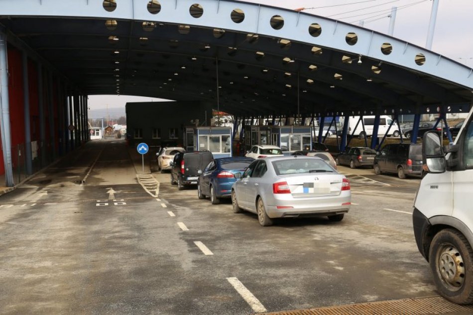 Ilustračný obrázok k článku Cestujúci z Ukrajiny na Slovensko môžu na hraniciach čakať aj osem hodín!