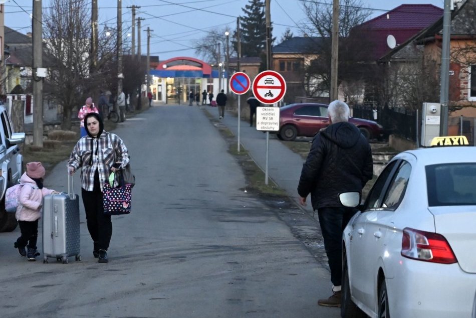 Ilustračný obrázok k článku Utečencom pomôže aj Snina: Poskytne telocvične aj jedálne