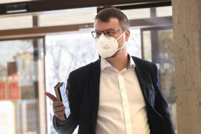 Ilustračný obrázok k článku Vicepremiér Holý nakúpil autá za státisíce eur: Luxusnými tátošmi chce pomôcť PLANÉTE?!