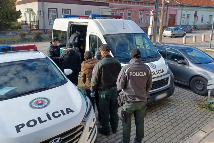 Ilustračný obrázok k článku V Štúrove objavili nelegálnych migrantov zo Sýrie: Precestovali osem krajín